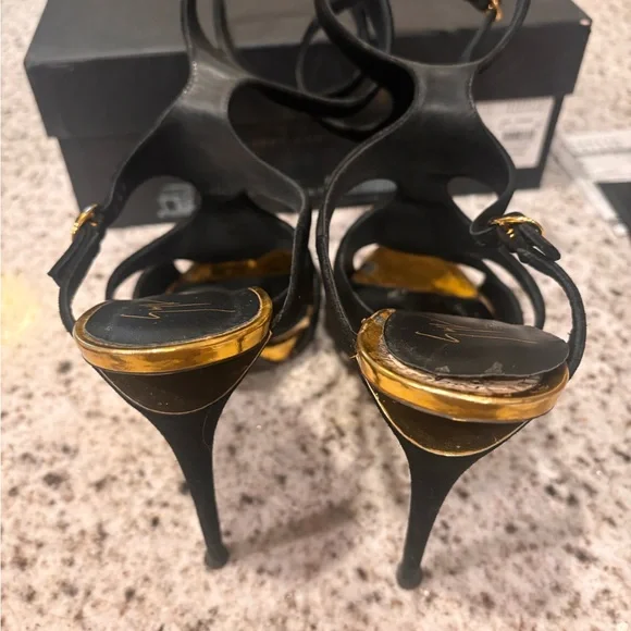 Women’s Size 38.5 Giuseppe Zanotti Design Black and Gold Strappy Sandal - Picture 4 of 11